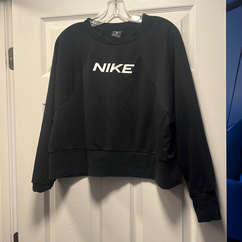 Cropped Nike sweater/ women’s large